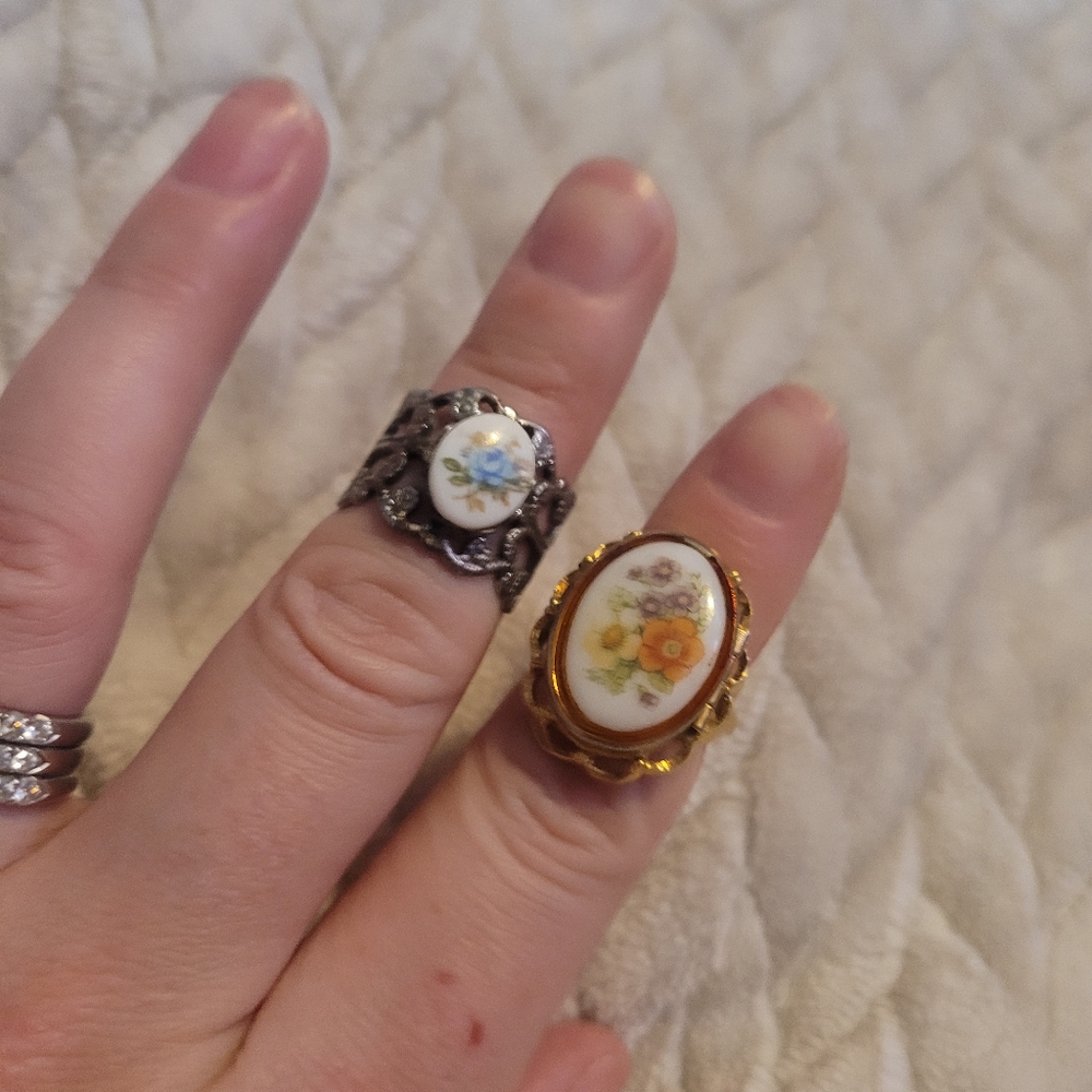 Flower rings - Picture 2 of 5